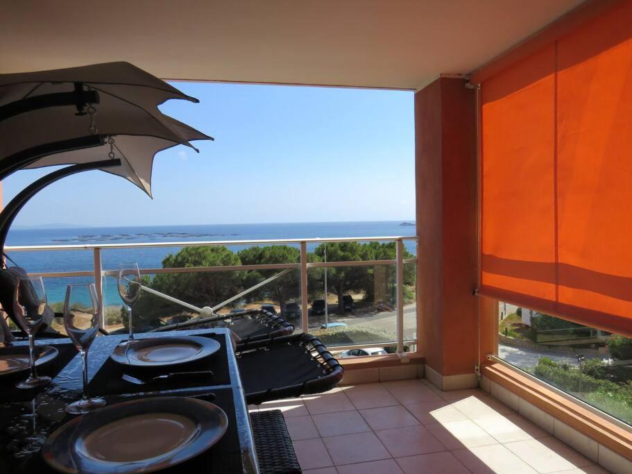 Bel App T2 En Bord De Mer Vue Sanquinaires Piscine Ajaccio  Exterior photo