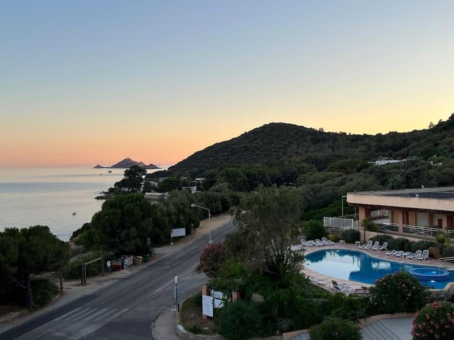 Bel App T2 En Bord De Mer Vue Sanquinaires Piscine Ajaccio  Exterior photo