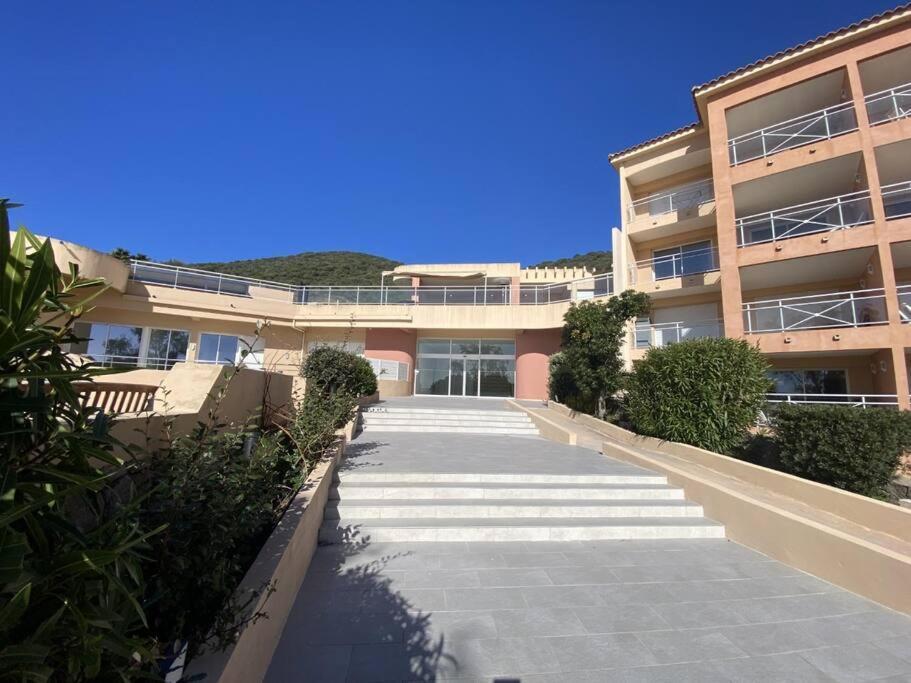 Bel App T2 En Bord De Mer Vue Sanquinaires Piscine Ajaccio  Exterior photo